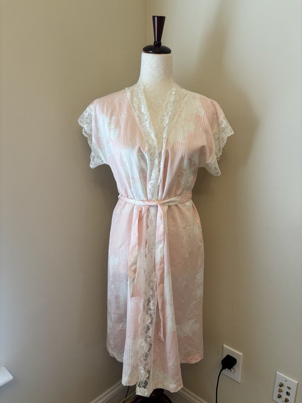 Donna Richard For Gillian & O’Malley Vintage Baby Pink House Coat Lace petite